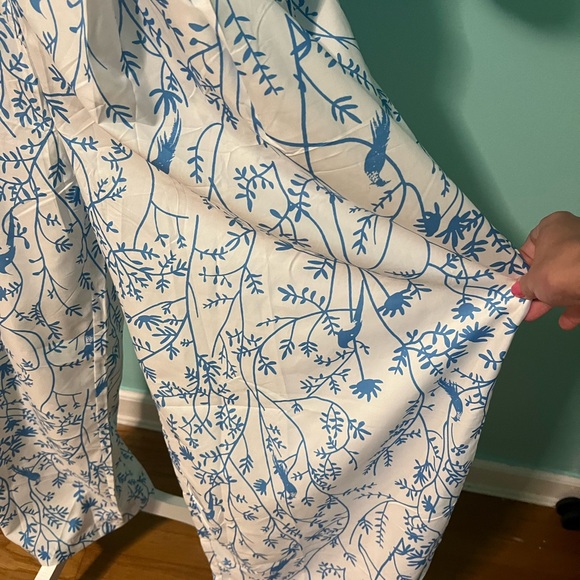 2 piece floral wide pant set with matching blue crop top. Size Medium. - Picture 3 of 3